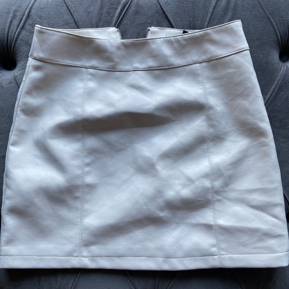 Faux Leather White Skirt Never Worn!!! Size S. - Picture 4 of 4